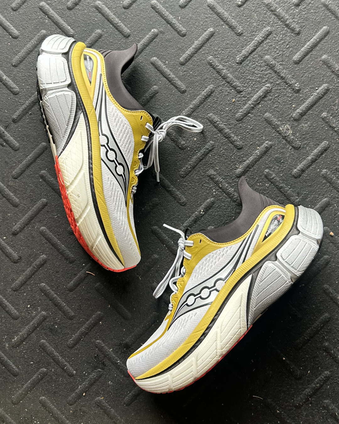 Saucony Paramount Max overhead view